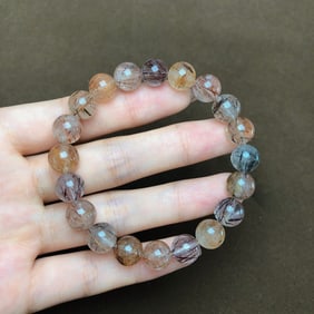 An Exquisite Crystal Bracelets