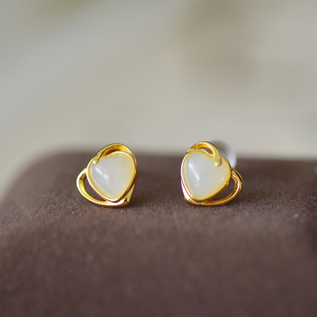 A Pair of Exquisite Sterling Silver-Gold Plated Inlaid White Jade Earrings: A Pair of Exquisite Sterling Silver-Gold Plated Inlaid White Jade Earrings,Size:6mmx6mm 一对纯银镀金镶白玉耳钉