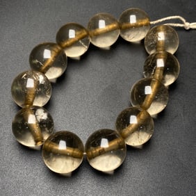 An Exquisite Crystal Bracelets