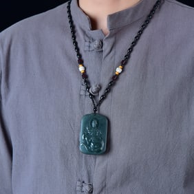 An Exquisite Sapphire Avalokitesvara Pattern Pendant