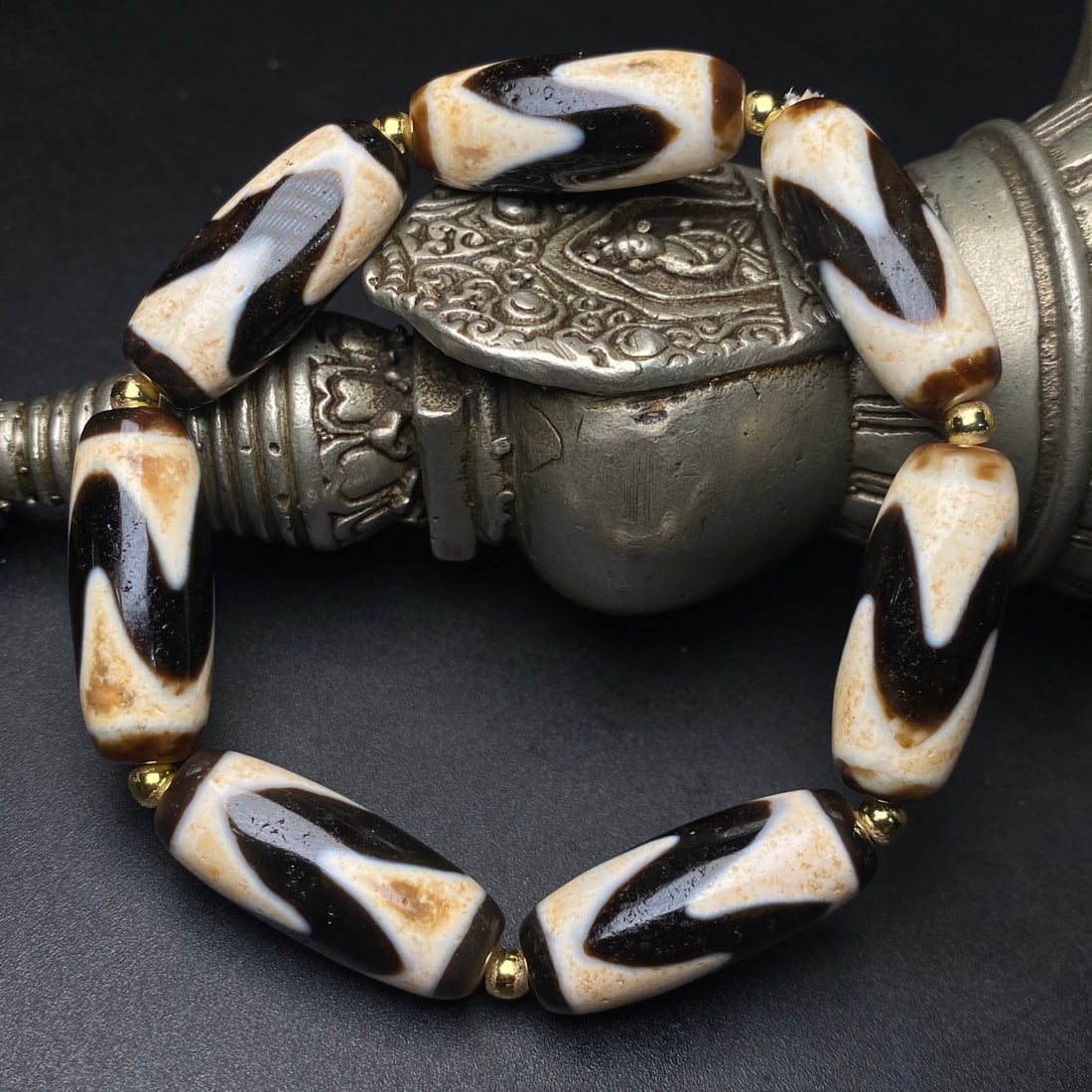 An Exquisite Dzi Bead Bracelets - 4