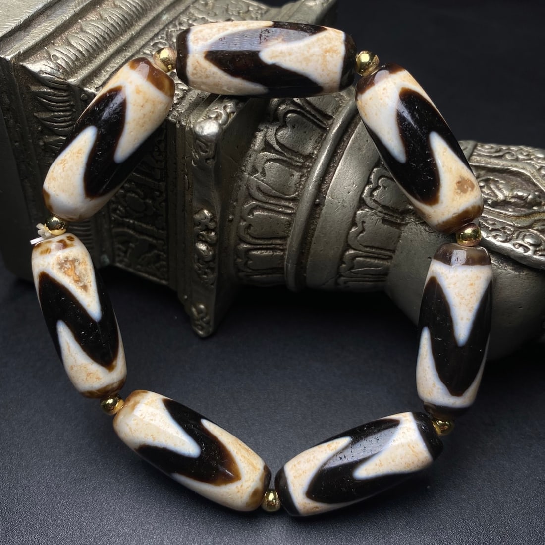 An Exquisite Dzi Bead Bracelets - 7