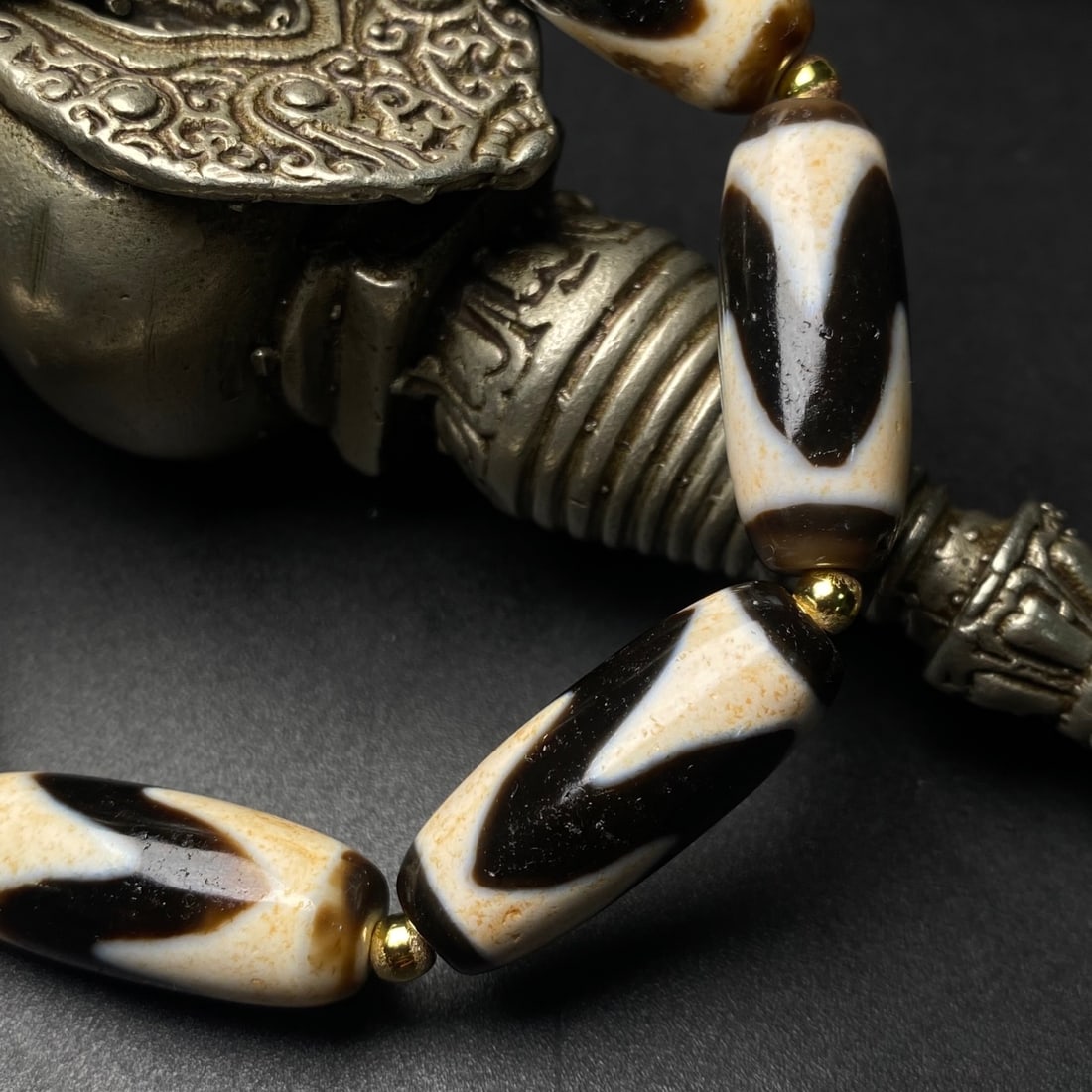 An Exquisite Dzi Bead Bracelets - 8