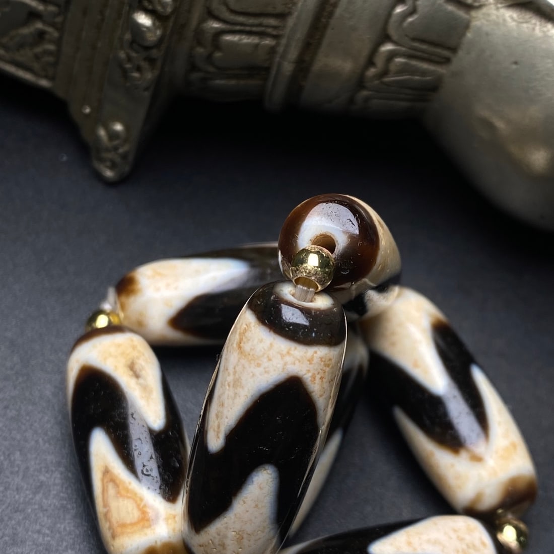 An Exquisite Dzi Bead Bracelets - 9