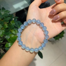 An Exquisite Crystal Bracelets