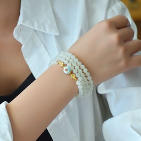 An Exquisite White Jade Bracelets