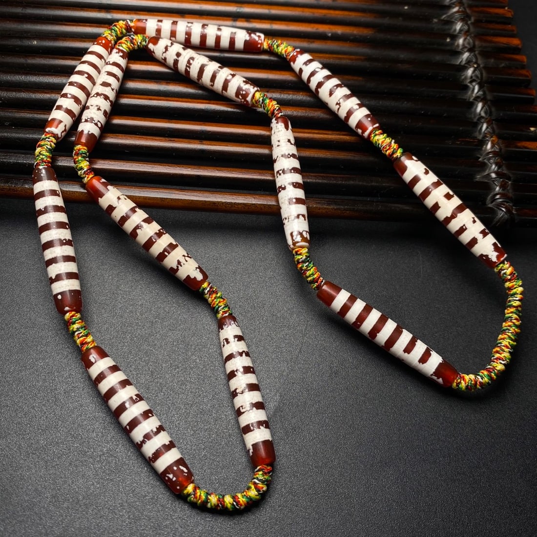 An Exquisite Dzi Bead Necklace: An Exquisite Dzi Bead Necklace,Size:40mmx7mm 天珠项链