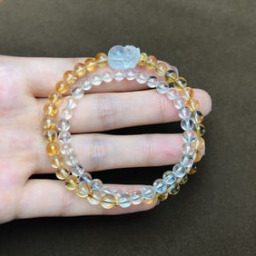 An Exquisite Crystal Bracelets