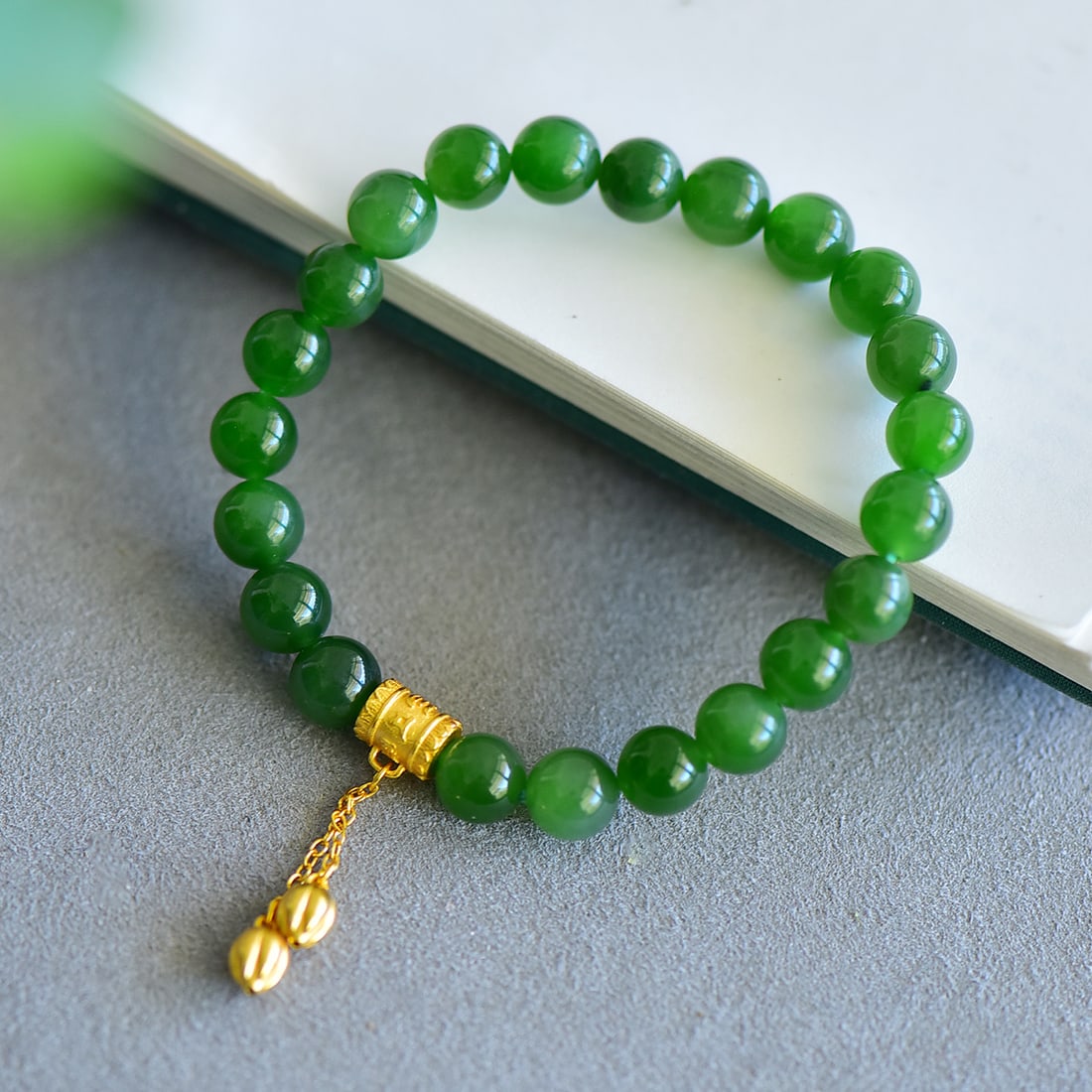 An Exquisite Jasper Bracelets - 4