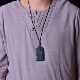 An Exquisite Sapphire Avalokitesvara Pattern Pendant