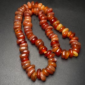 An Exquisite Agate Necklace