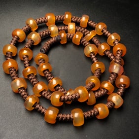 An Exquisite Agate Necklace