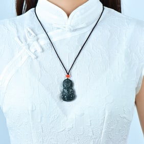 An Exquisite Sapphire Avalokitesvara Pendant