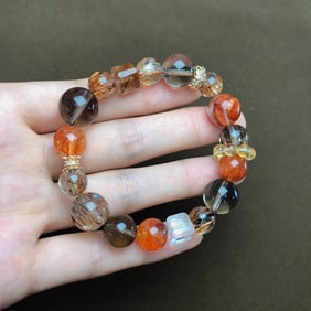 An Exquisite Crystal Bracelets