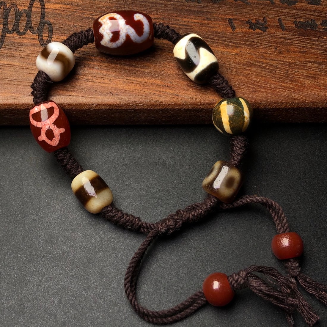 An Exquisite Dzi Bead Bracelets - 3