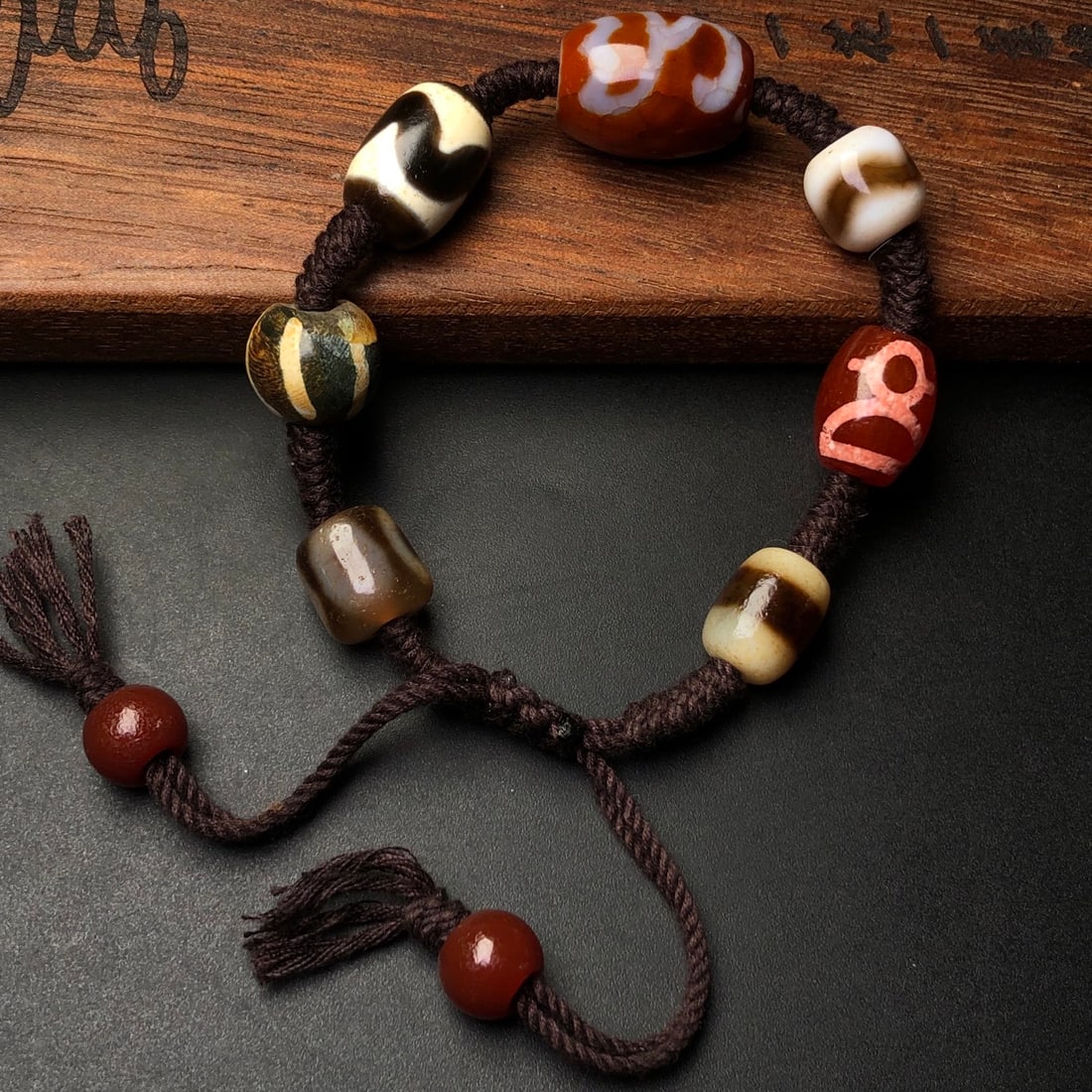 An Exquisite Dzi Bead Bracelets - 4
