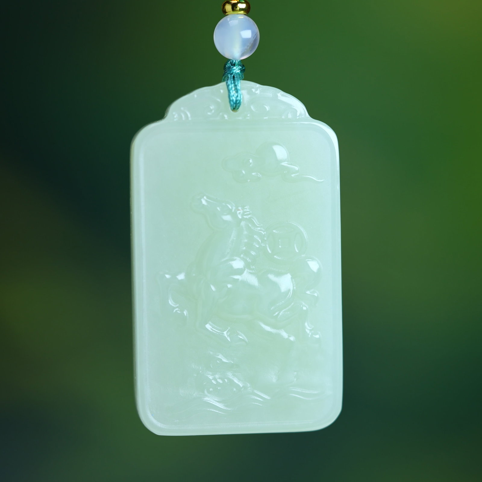 An Exquisite White Jade Horse Pattern Pendant: An Exquisite White Jade Horse Pattern Pendant,Size:29mmx49mm (寓意)吉祥 马上发财 白玉马纹吊坠