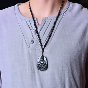 An Exquisite Sapphire Avalokitesvara Pattern Pendant