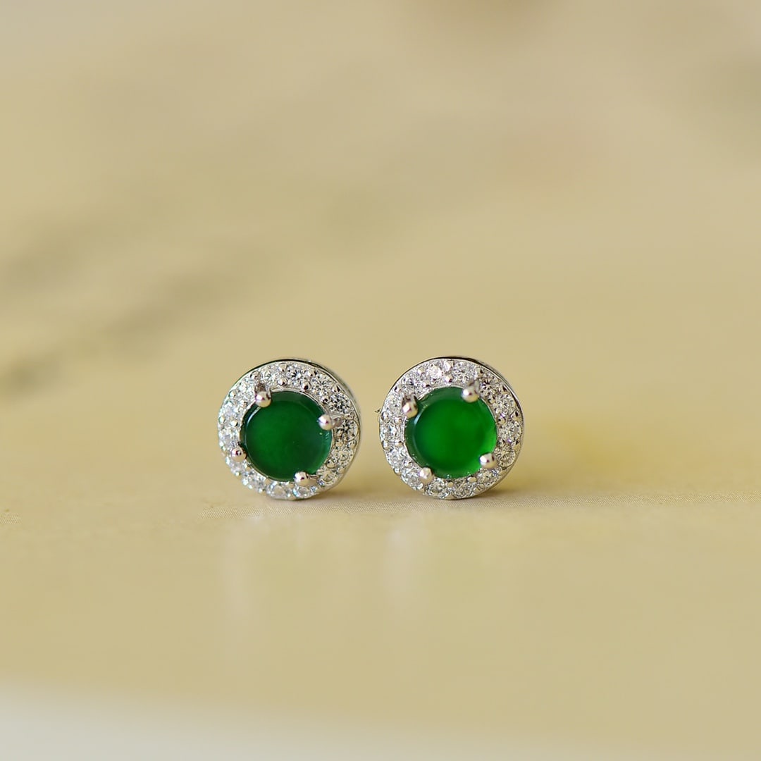 A Pair of Exquisite Sterling Silver Inlaid Jadeite Earrings: A Pair of Exquisite Sterling Silver Inlaid Jadeite Earrings,Size:5mmx5mm 一对纯银镶翡翠耳钉