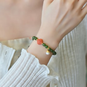 An Exquisite Multi-Gem Bracelets