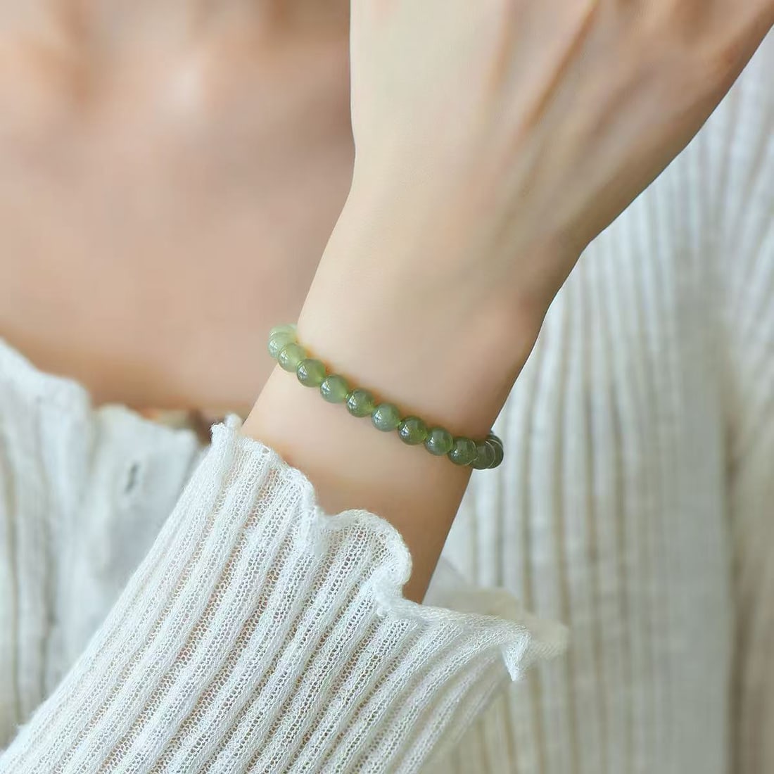 An Exquisite Greenish Jade Bracelets: An Exquisite Greenish Jade Bracelets,Size:6mm 寓意:健康快乐 『������