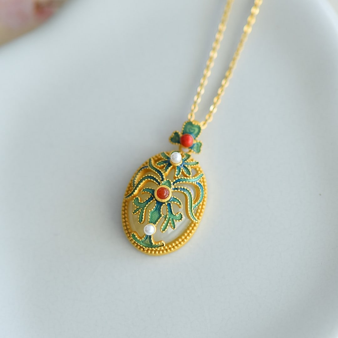 An Exquisite Sterling Silver-Gold Plated Inlaid White Jade Pendant,Inlaid Pearl: An Exquisite Sterling Silver-Gold Plated Inlaid White Jade Pendant,Inlaid Pearl 纯银镀金镶白玉吊坠,嵌珍珠