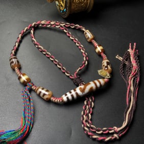 An Exquisite Dzi Bead Necklace