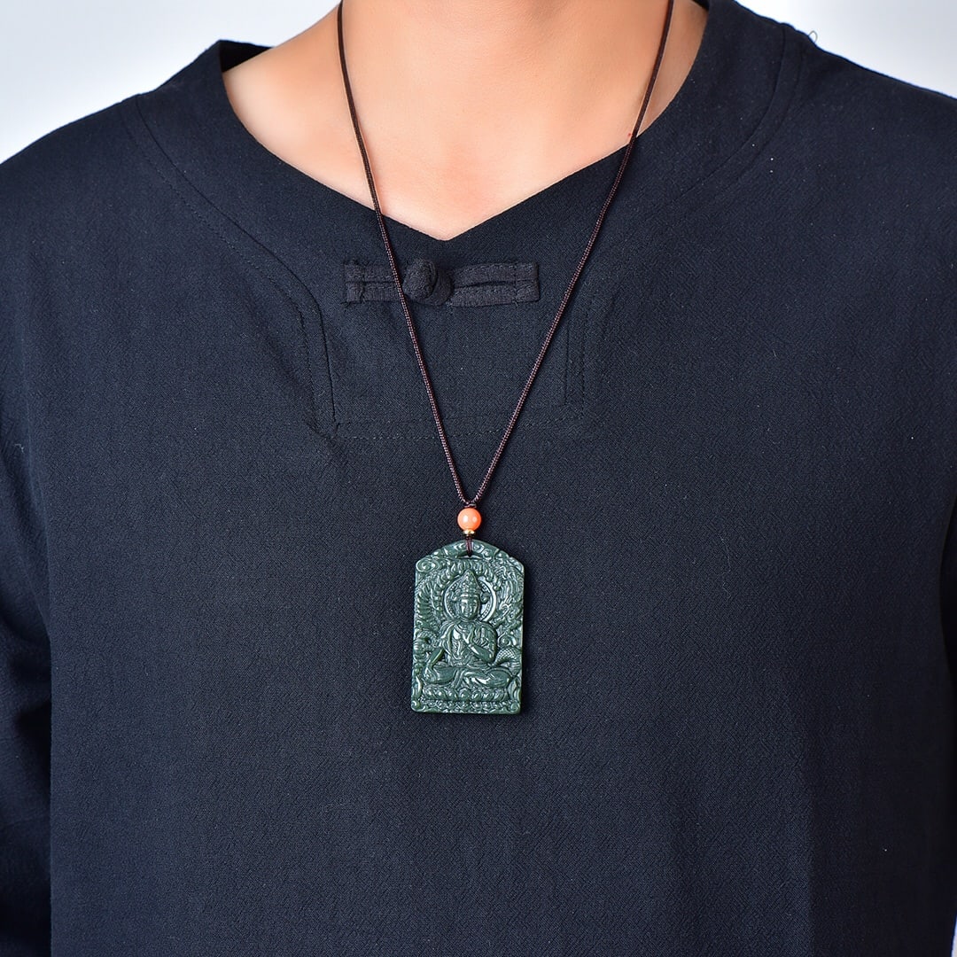 An Exquisite Sapphire Avalokitesvara Dragon Pattern Pendant: An Exquisite Sapphire Avalokitesvara Dragon Pattern Pendant,Size:39mmx62mm 寓意:寓意吉祥 玉脂温润 
