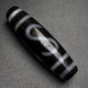 An Exquisite Dzi Bead Pendant