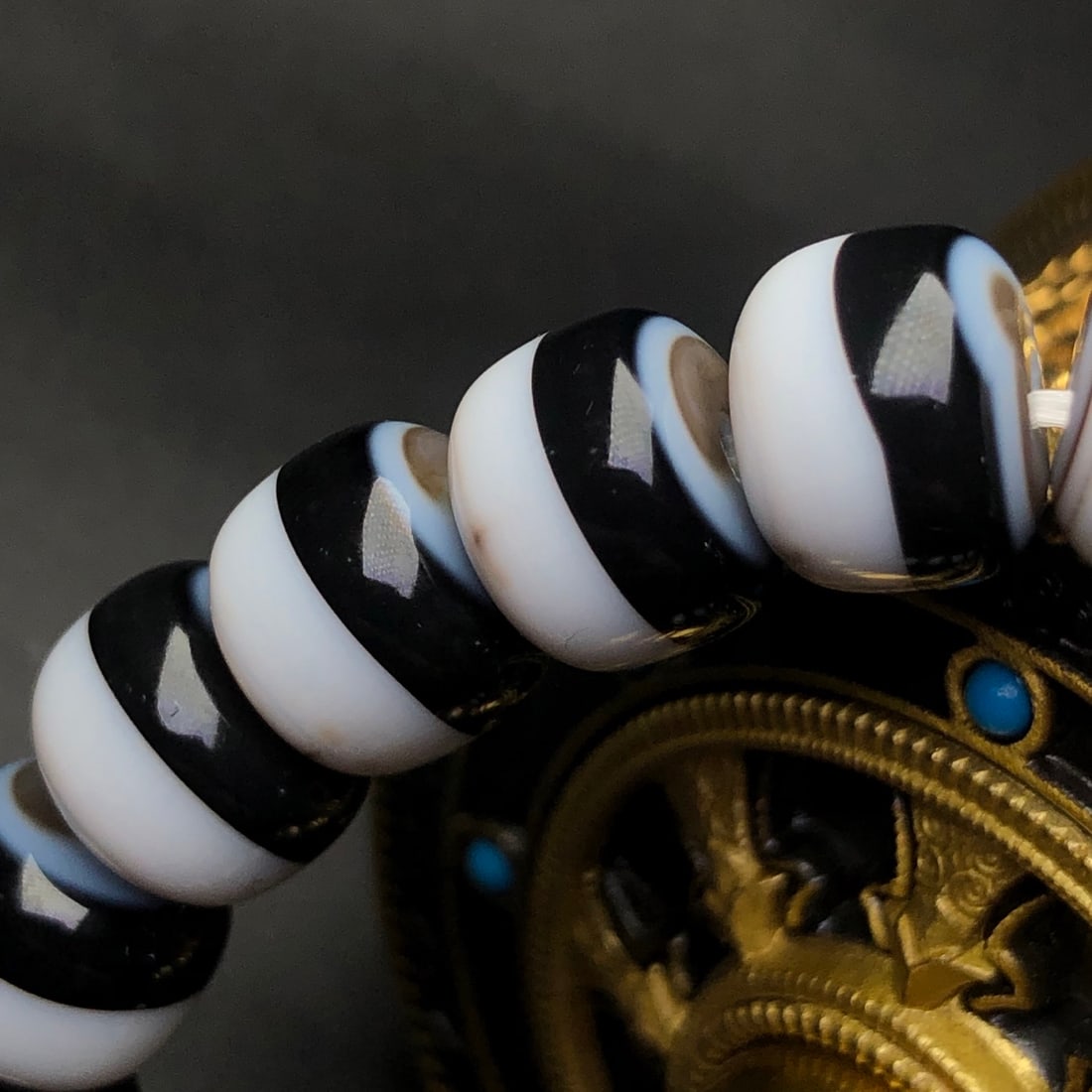 An Exquisite Agate Bracelets - 8