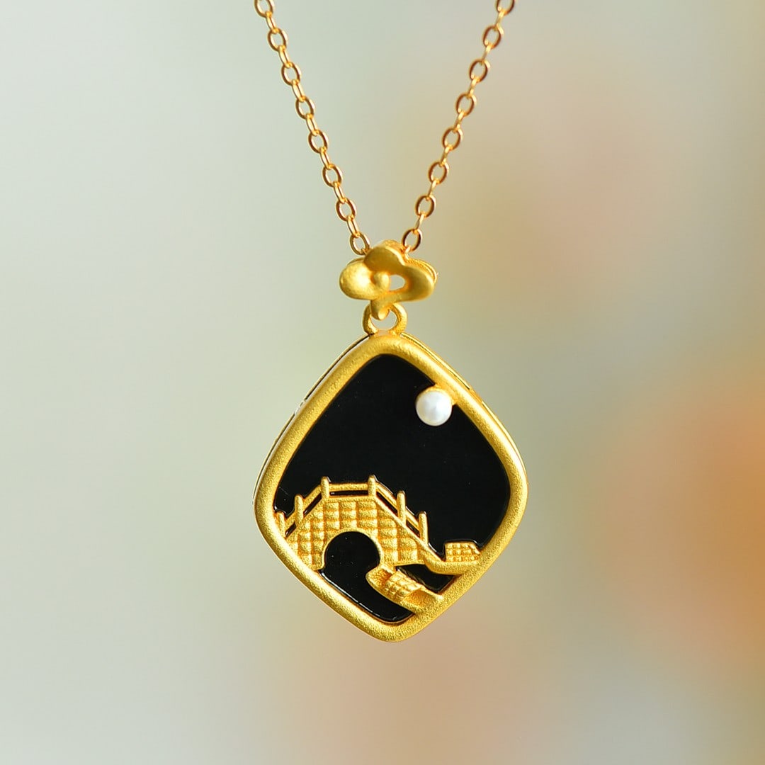 An Exquisite Sterling Silver-Gold Plated Inlaid Black Jade Pendant: An Exquisite Sterling Silver-Gold Plated Inlaid Black Jade Pendant,Size:16mmx19mm 纯银镀金镶黑玉吊坠