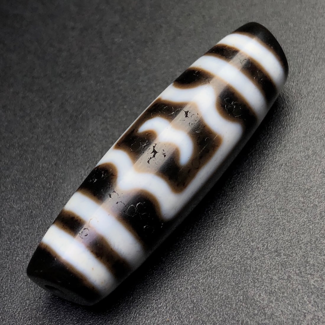 An Exquisite Roc Pattern Dzi Bead Pendant - 2