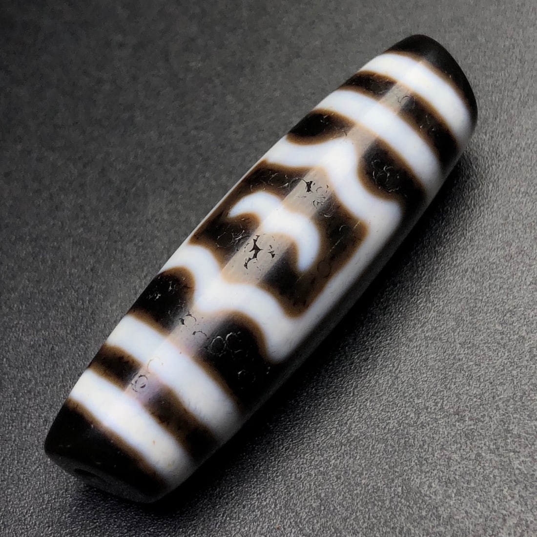 An Exquisite Roc Pattern Dzi Bead Pendant - 4