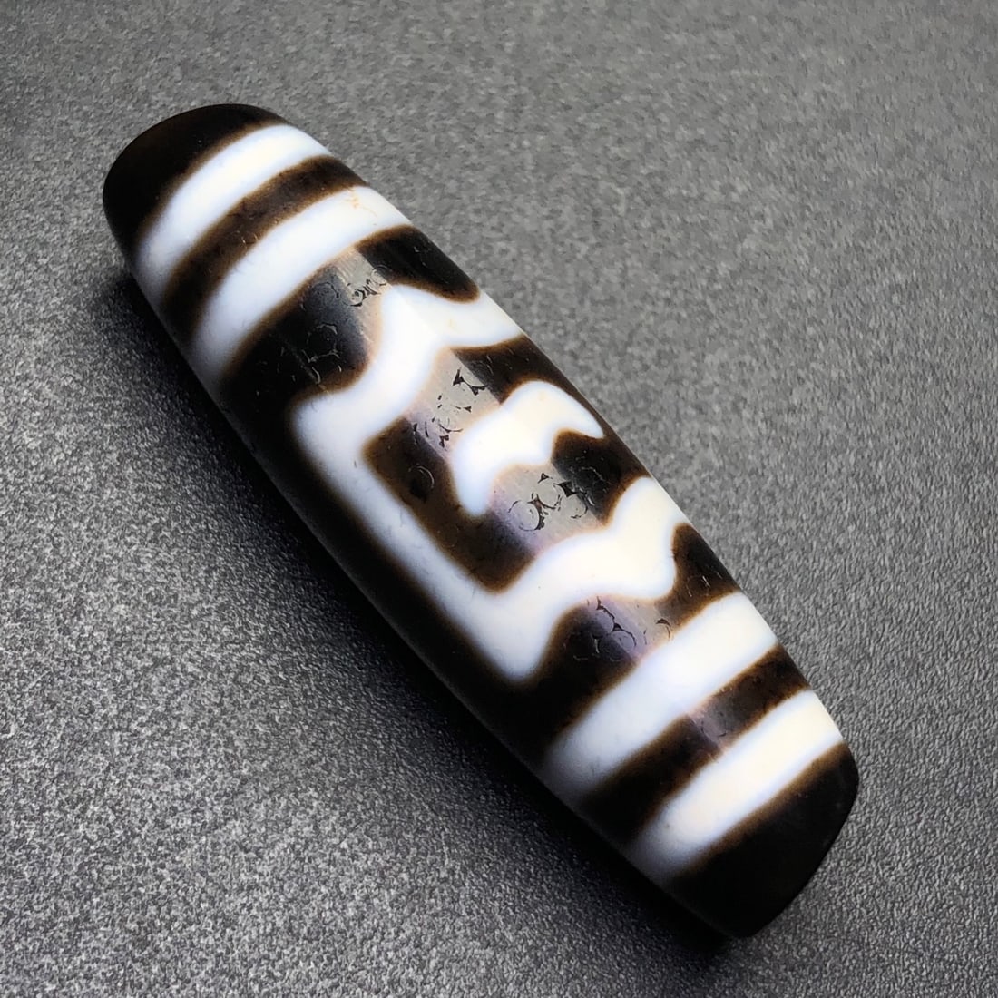 An Exquisite Roc Pattern Dzi Bead Pendant - 8