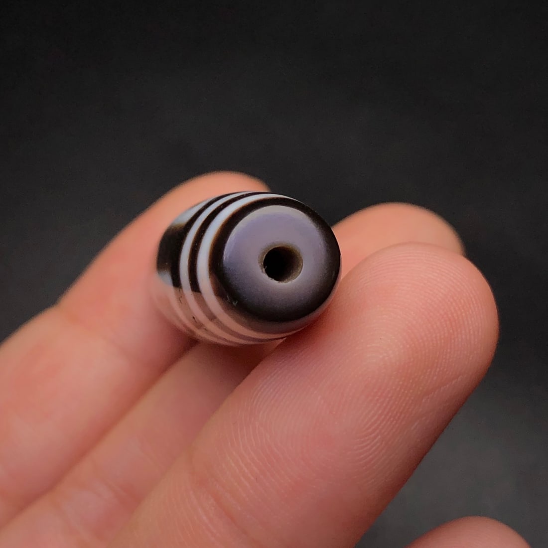 An Exquisite Roc Pattern Dzi Bead Pendant - 9