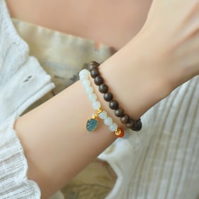 An Exquisite White Jade Eaglewood Bracelets