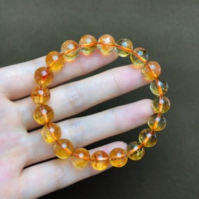 An Exquisite Crystal Bracelets