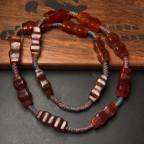 An Exquisite Agate Necklace