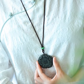 An Exquisite Sapphire Fu-Character Bats Pattern Pendant