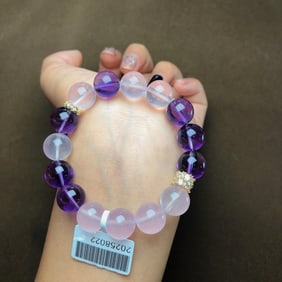An Exquisite Crystal Bracelets