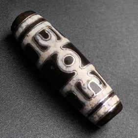 An Exquisite Dzi Bead Pendant,Inlaid Silver wire,With Cinnabar