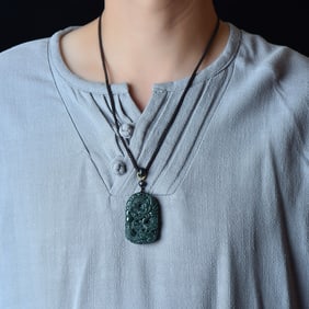 An Exquisite Sapphire Dragon Pattern Pendant