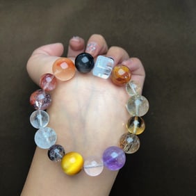 An Exquisite Crystal Bracelets