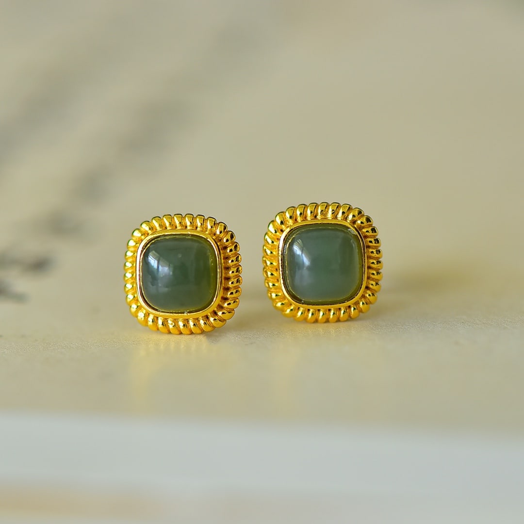 A Pair of Exquisite Sterling Silver-Gold Plated Inlaid Greenish Jade Earrings: A Pair of Exquisite Sterling Silver-Gold Plated Inlaid Greenish Jade Earrings,Size:6mmx6mm 一对纯银镀金镶青玉耳钉