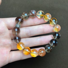 An Exquisite Crystal Bracelets