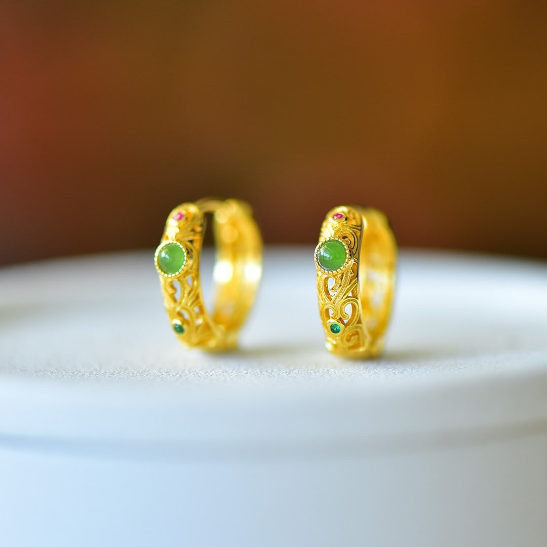 A Pair of Exquisite Sterling Silver-Gold Plated Inlaid Jasper Earrings: A Pair of Exquisite Sterling Silver-Gold Plated Inlaid Jasper Earrings 一对纯银镀金镶碧玉耳环