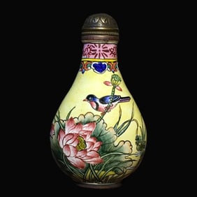 An Exquisite Painted Enamel on Copper Flower and Bird Pattern Snuff Bottle