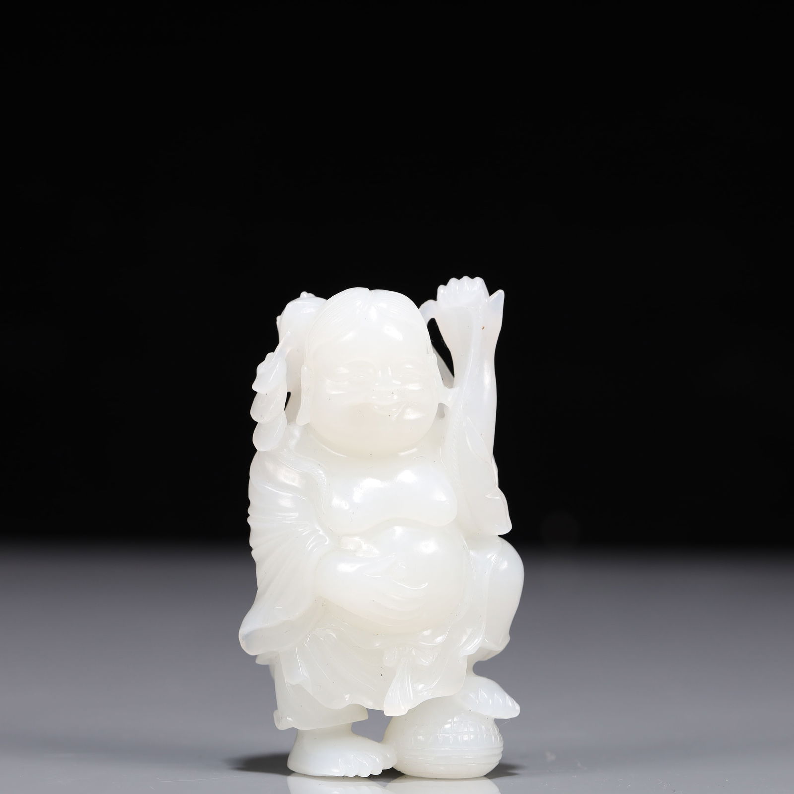 An Exquisite White Jade Golden Toad Pattern Figure Ornament: An Exquisite White Jade Golden Toad Pattern Figure Ornament, Qing Dynasty, China, Size:1.6inx0.8inx3.1in, Weight:141g 