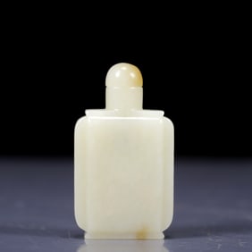 An Exquisite White Jade Snuff Bottle
