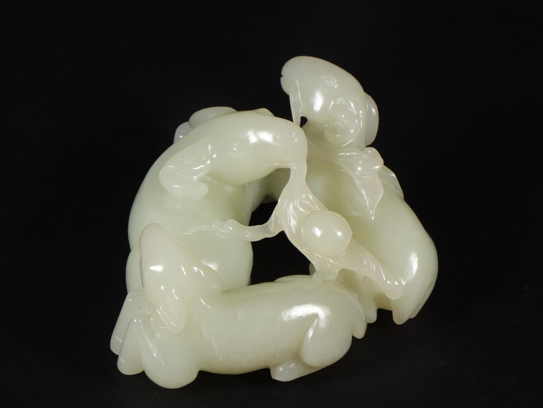 An Exquisite White Jade Sheep Ornament: An Exquisite White Jade Sheep Ornament,Qing Dynasty,China,Size:3.4inx2.9inx1.6in,Weight:266g 白玉羊摆件,中国清代